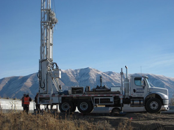 drill-rig-white