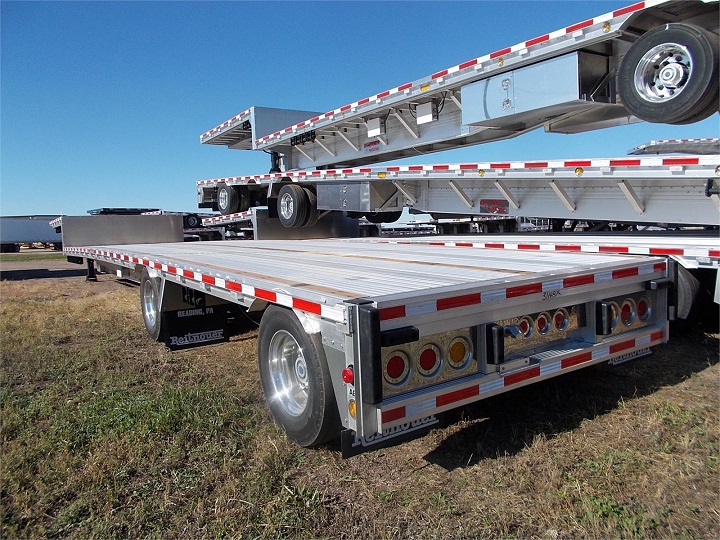 Trailers for sale: The Flatbed Trailer vs the Step Deck Trailer - Truck &am...